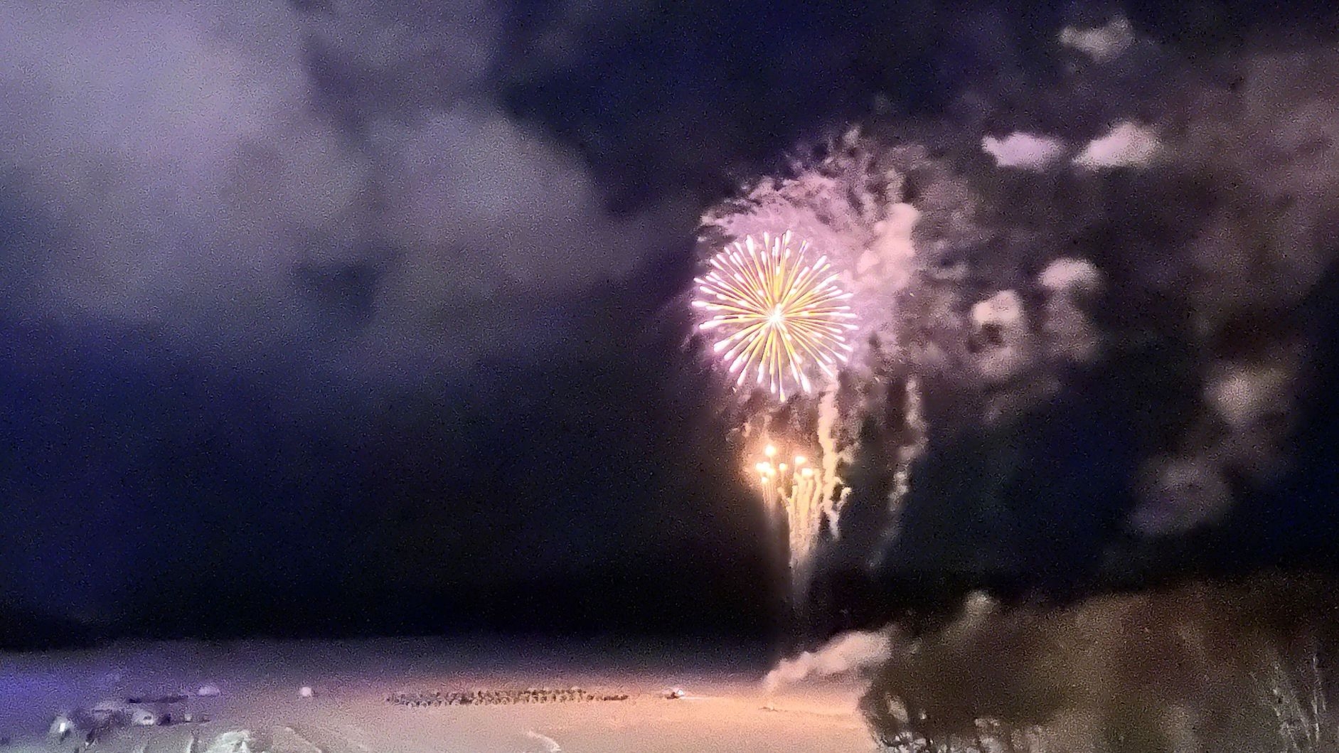 【お部屋から冬華美】阿寒湖で冬の花火を満喫！スパークリングワインフルボトル付き／2食付き 