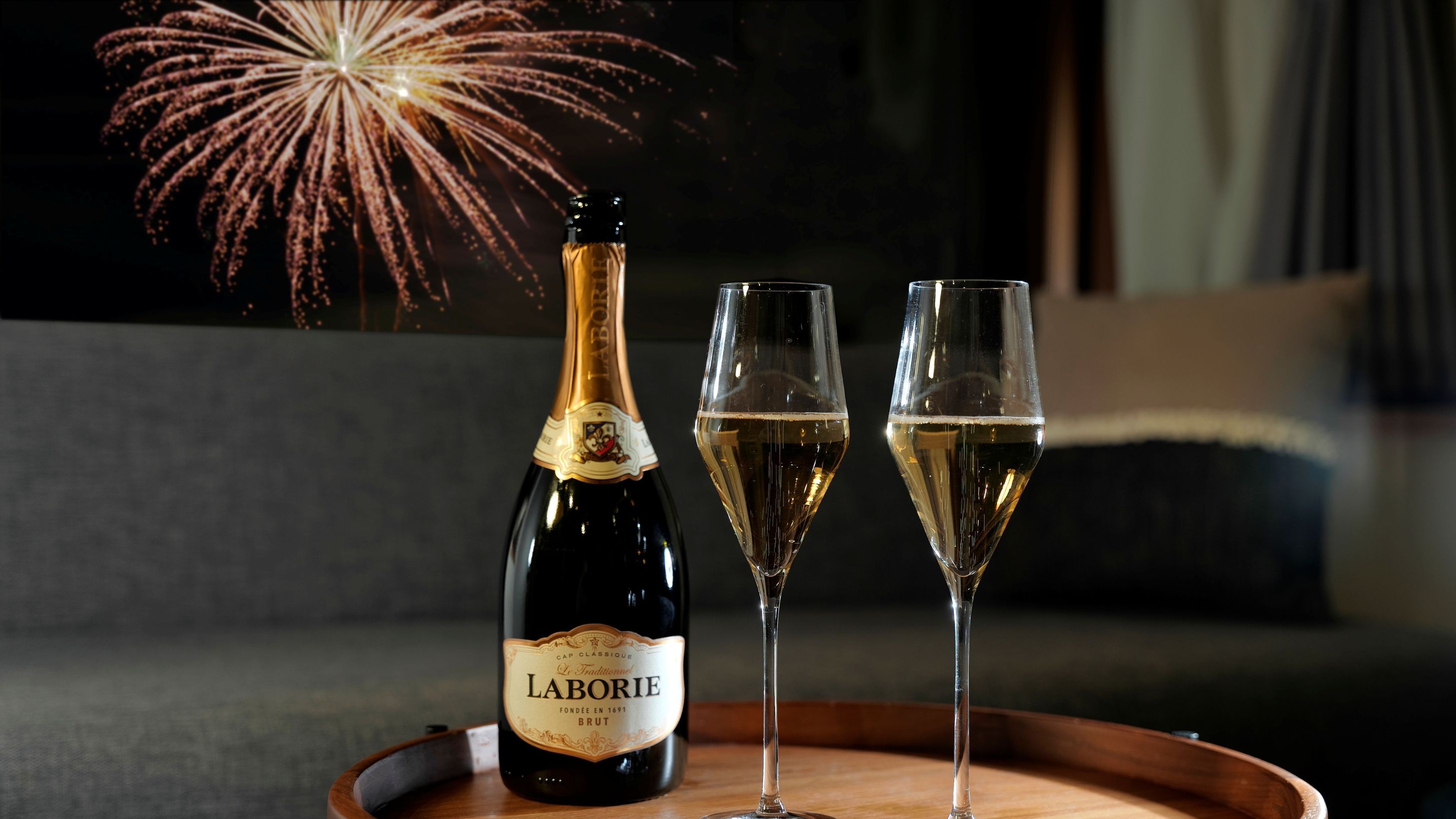 【お部屋から冬華美】阿寒湖で冬の花火を満喫！スパークリングワインフルボトル付き／2食付き 