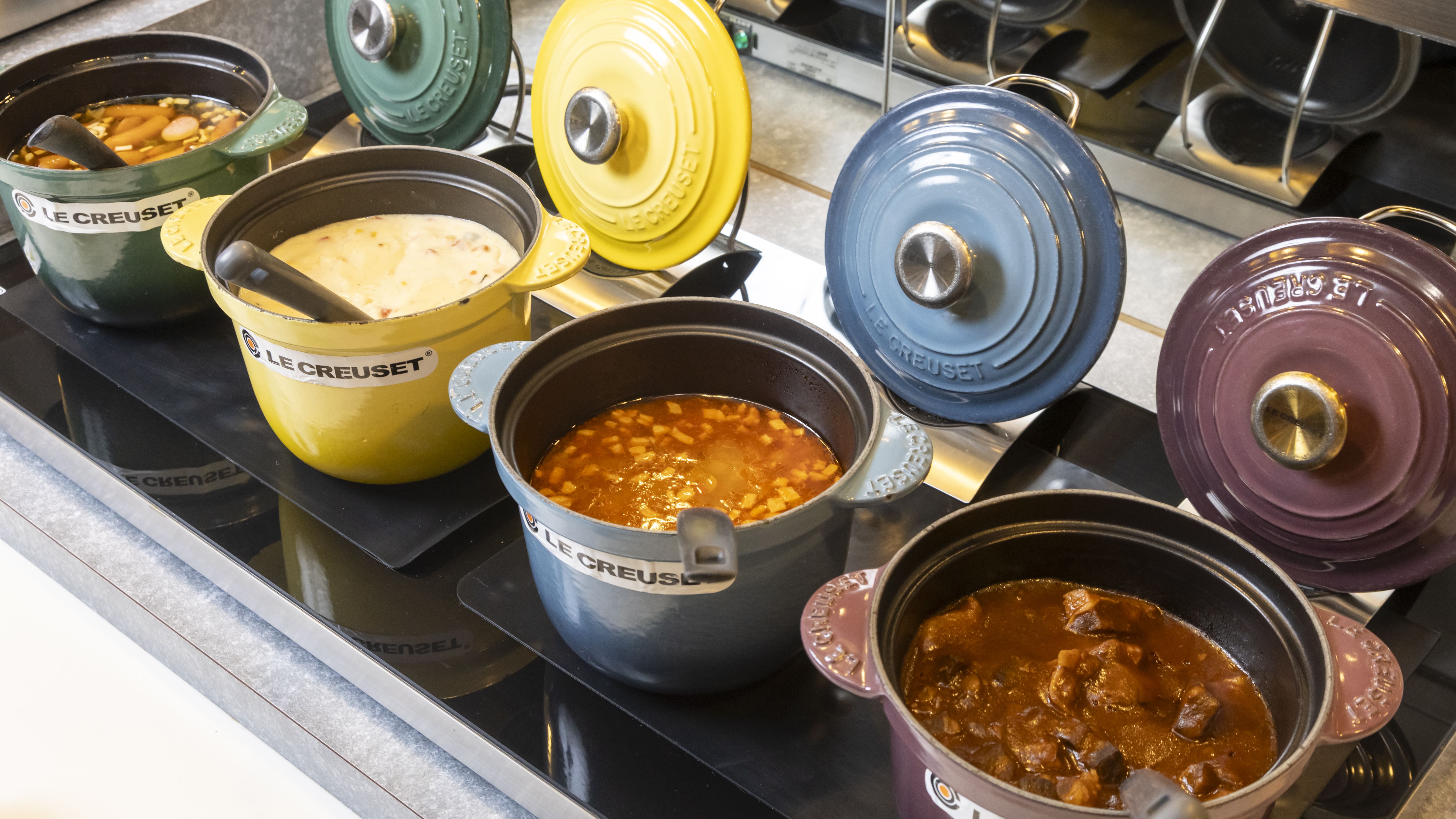 夕食ビュッフェ／温かい料理が並ぶビュッフェ（イメージ）