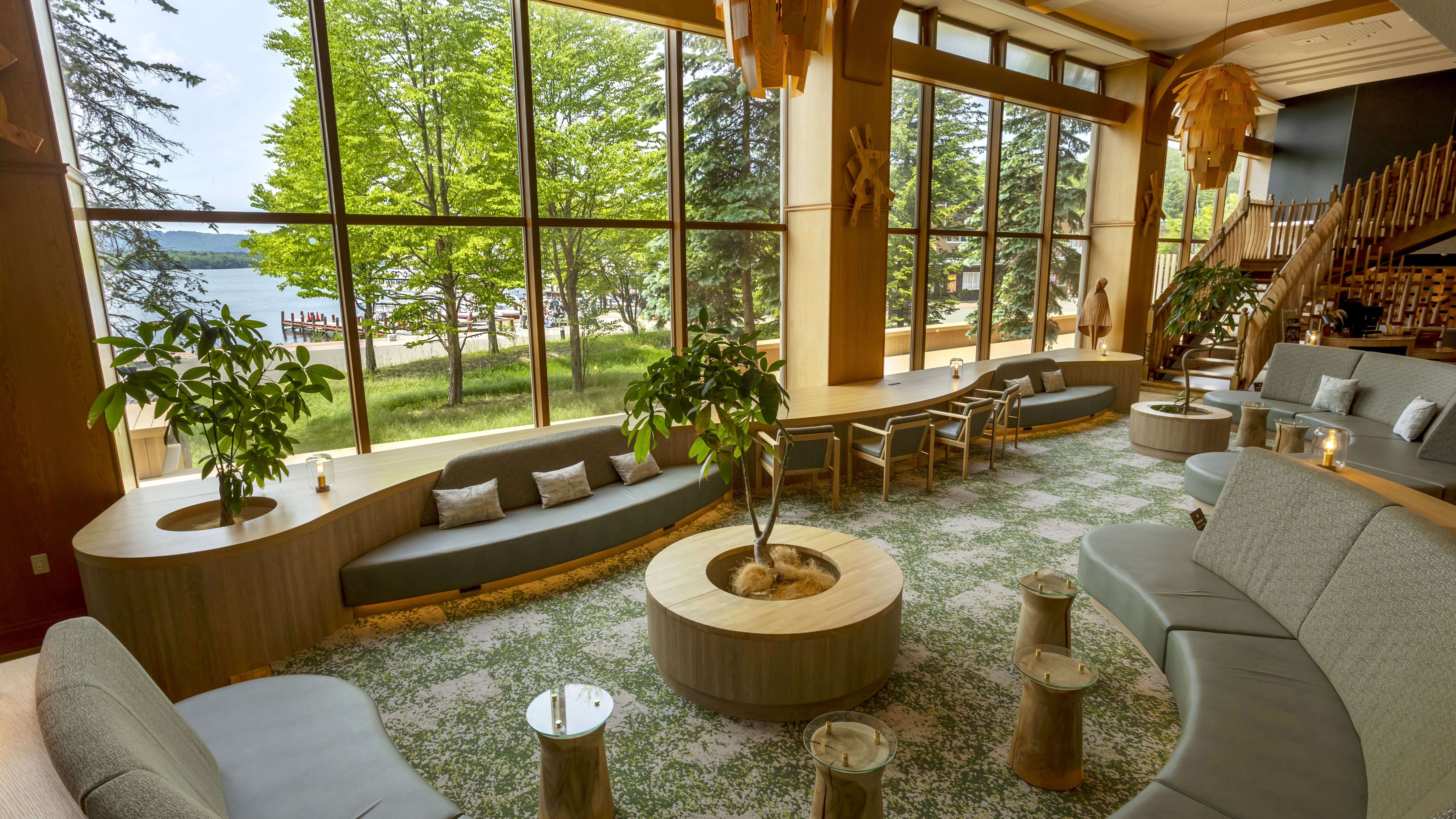 ロビー／心地よいソファーでリラックスできるロビー＆フロント（イメージ）