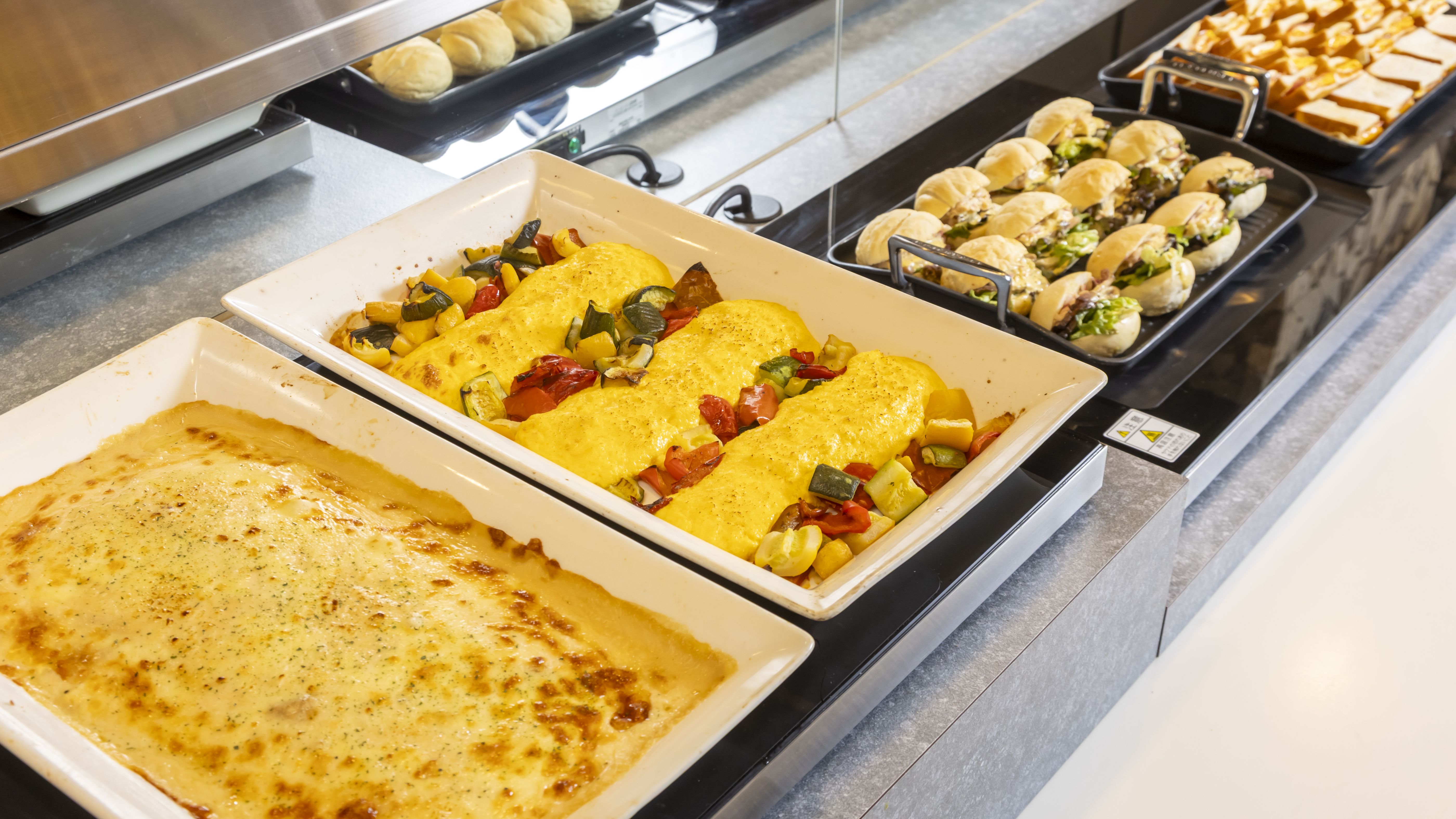 朝食ビュッフェ／和洋ビュッフェをお愉しみください（イメージ）