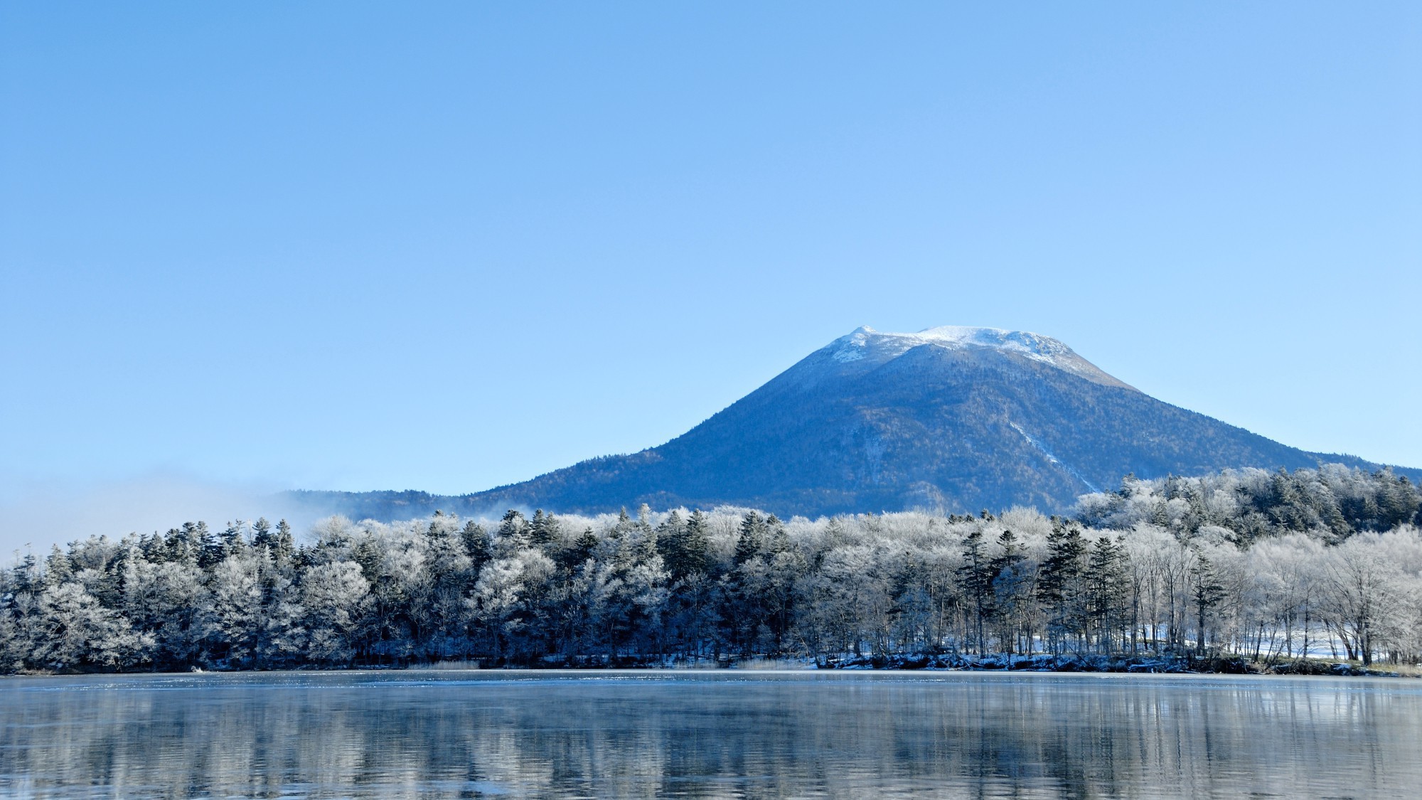 冬の阿寒湖／吸い込まれそうな風景が目の前に広がります。 ※イメージ