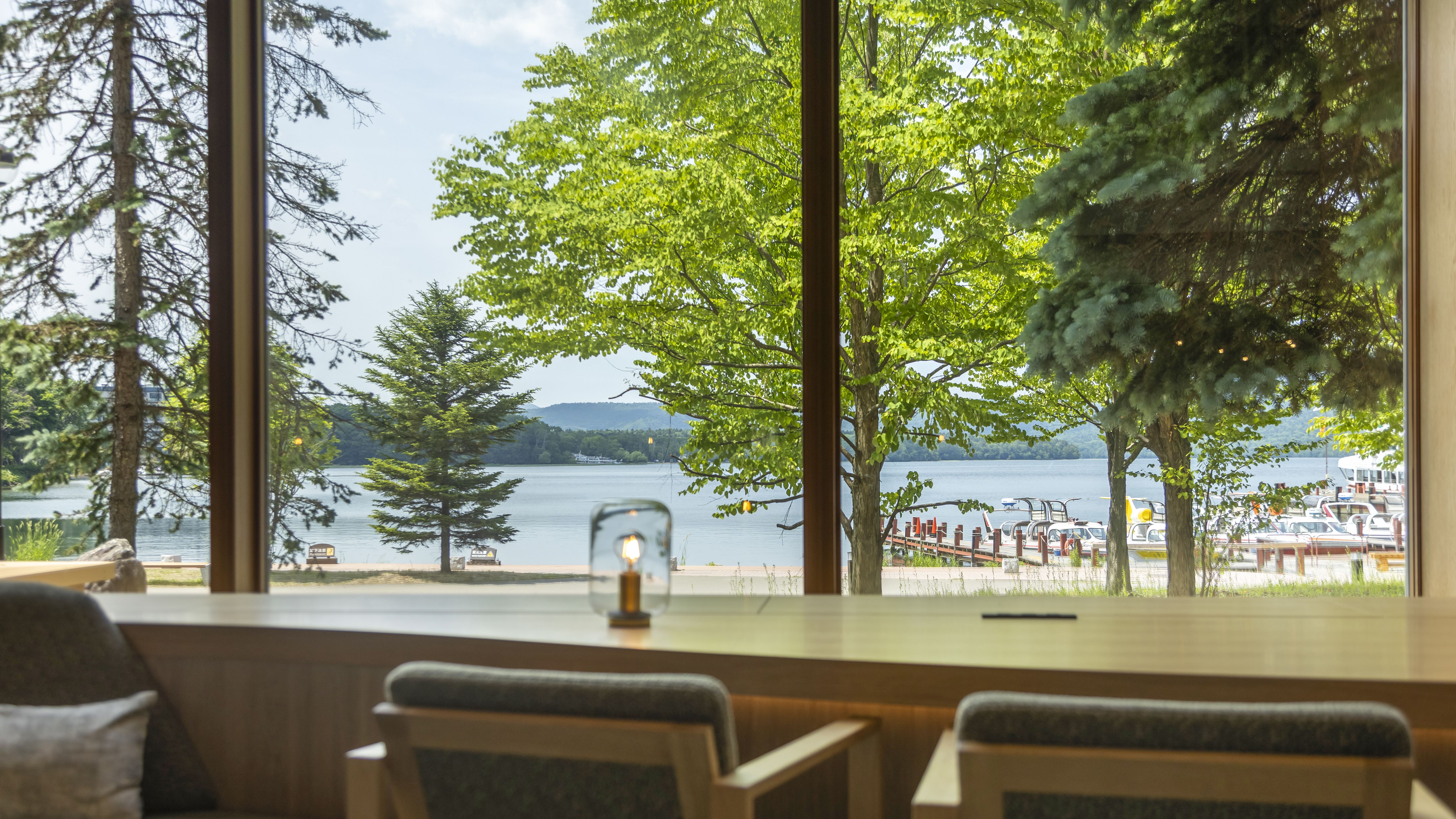 ロビー／阿寒湖はすぐ目の前！（イメージ）