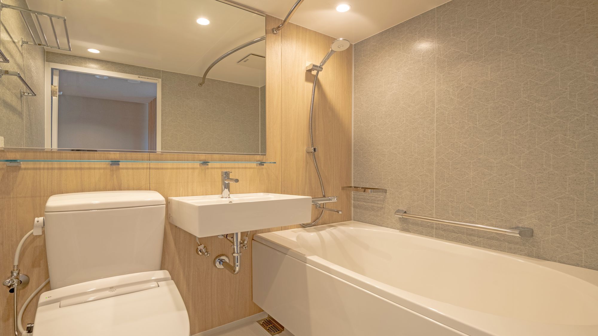 トリプルルーム（バス付）