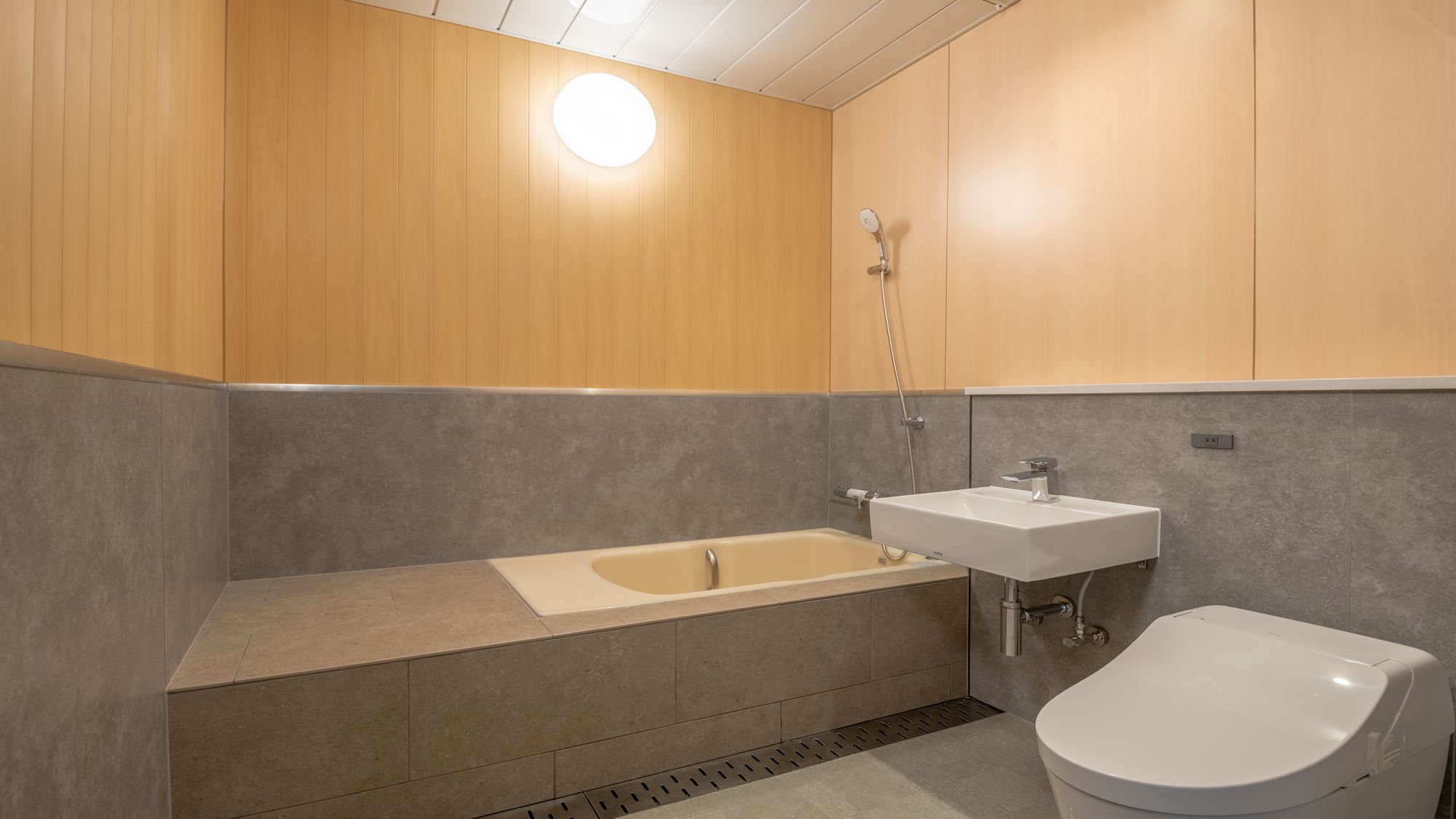 トリプルルーム（バス付）