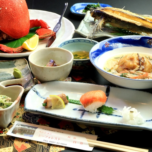 【夕食プレミアム】あさひ蟹、伊勢海老などその日によって異なるプレミアム食材をご提供！