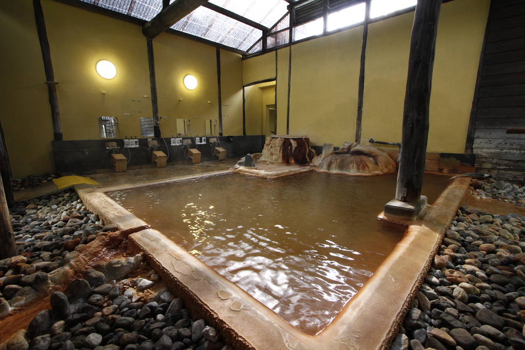 【1泊朝食】天然温泉は2種の源泉＆手掘りの洞窟風呂！朝食も満足で観光準備OK！NEW