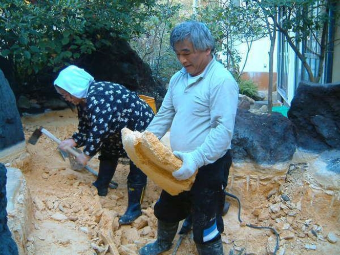 会長と大女将の掘削風景