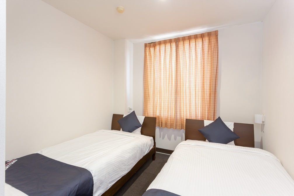 ポイント20％付き！【素泊】スーパーやコインランドリー、ガソリンスタンド近くの好立地宿