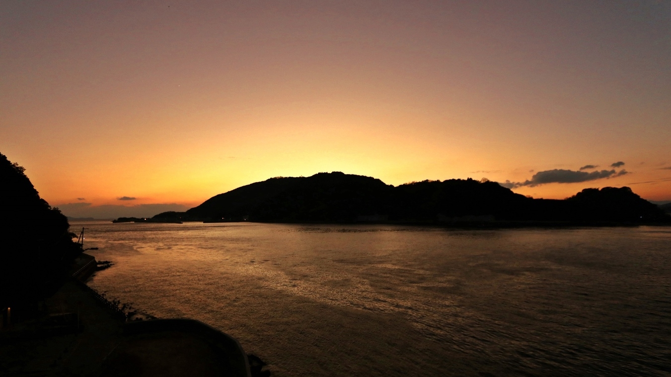 【潮香る特等席】＜個室食＞夕景を五感で感じるサンセットクルージング◆歴史と旬の美味に出逢う贅沢な休日