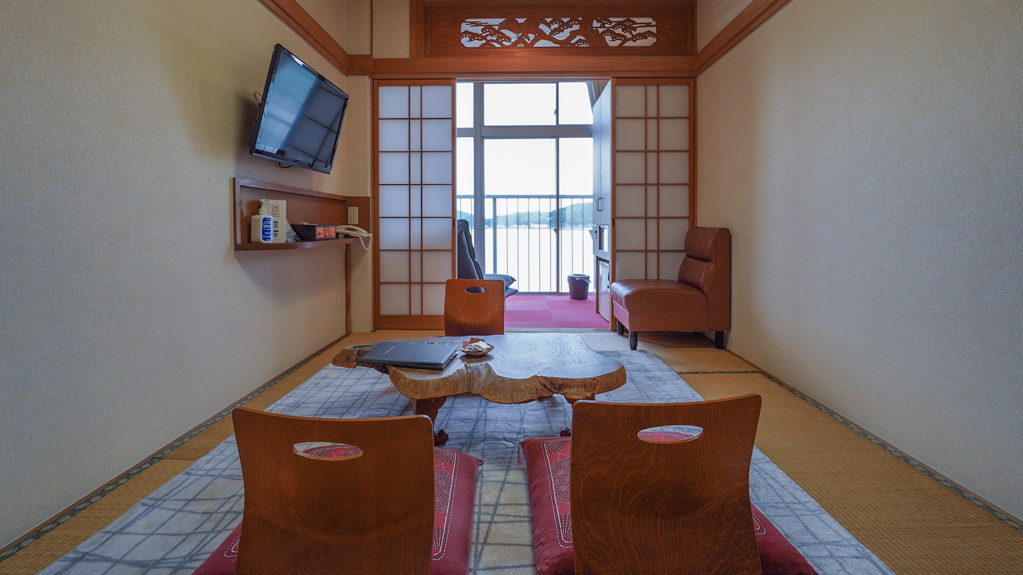 *【二間】和室7畳半と8畳の二間続きのお部屋。ご家族や友人と広々お使いください。