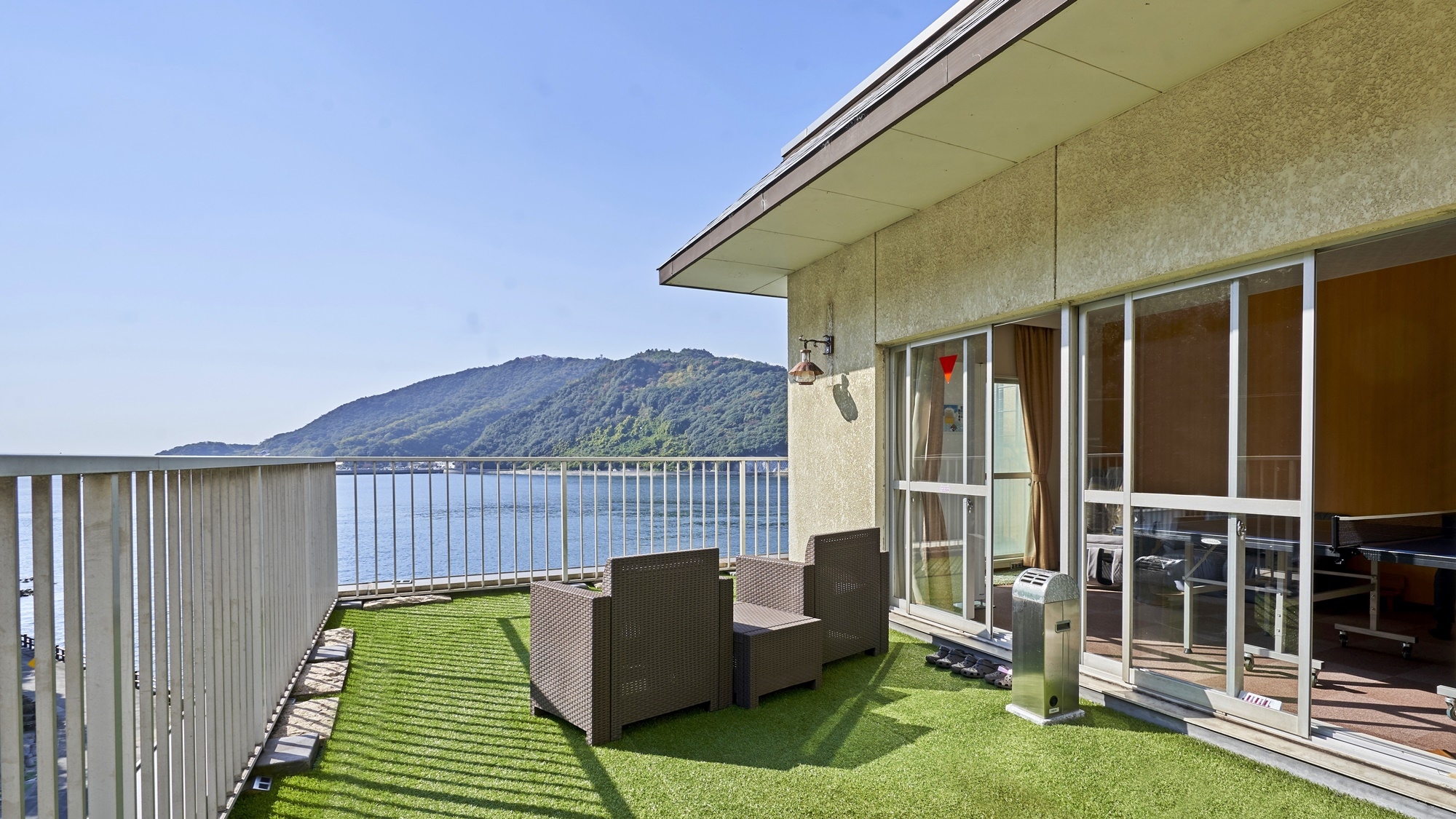 *【館内】瀬戸内海を眺められるテラス