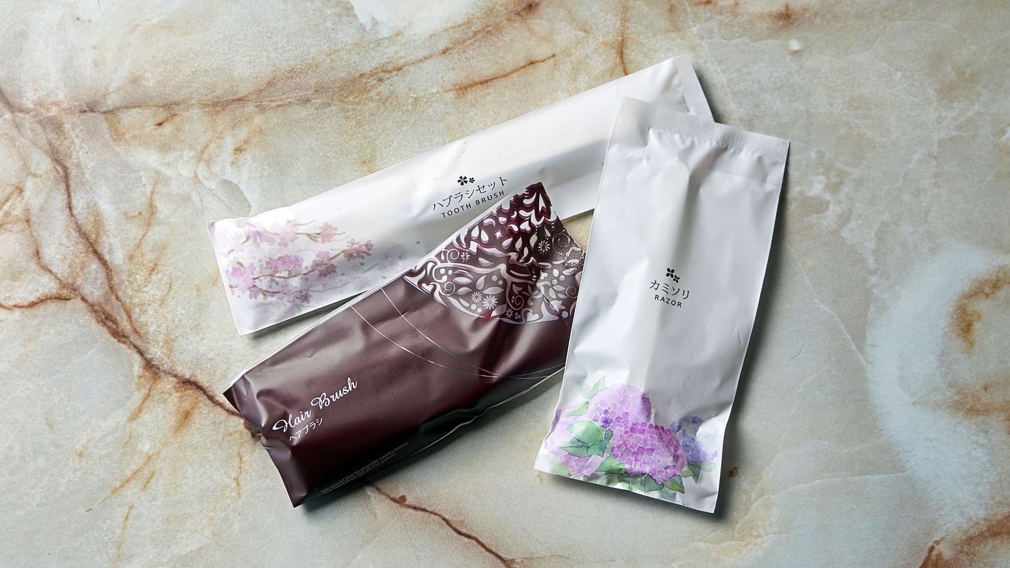 *【アメニティ】カミソリ・ヘアブラシ・ハブラシセット