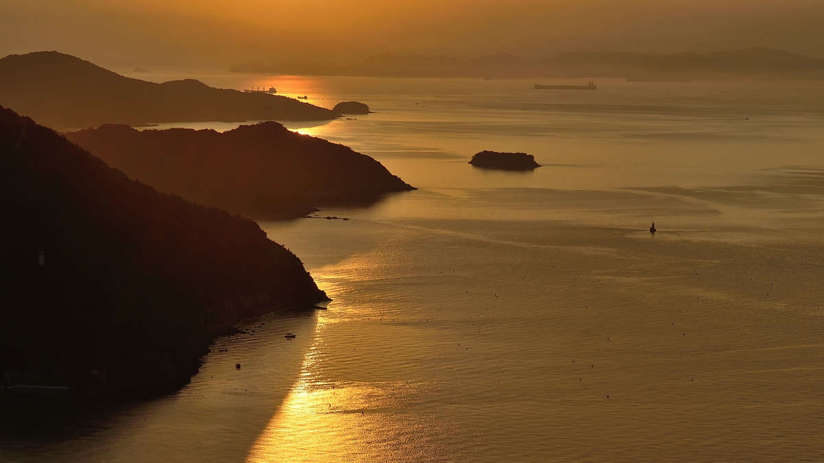 *瀬戸内海に沈む夕日