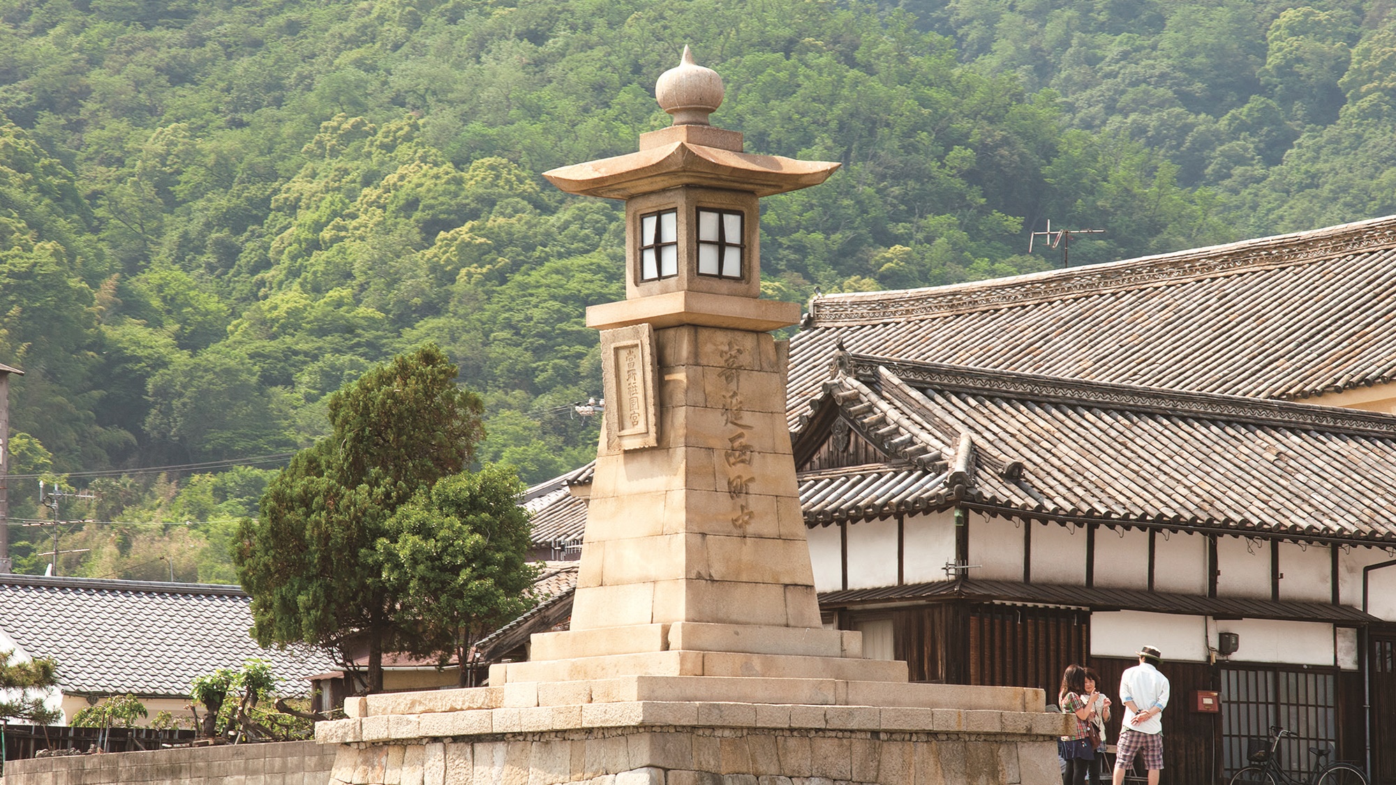 *周辺観光：鞆のシンボル常夜灯