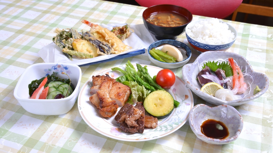 *お夕食一例/メインディッシュはチキン＆ステーキ！新潟の旬味をごゆっくりご賞味下さい。