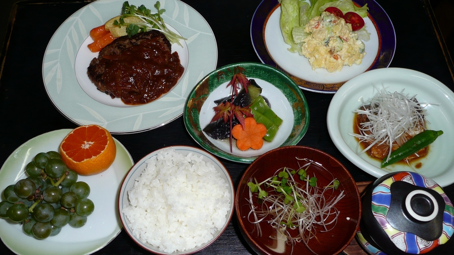 *【夕食一例（冬季）】家庭的な和定食をご用意致します・お料理内容は通常よりお手頃な内容です