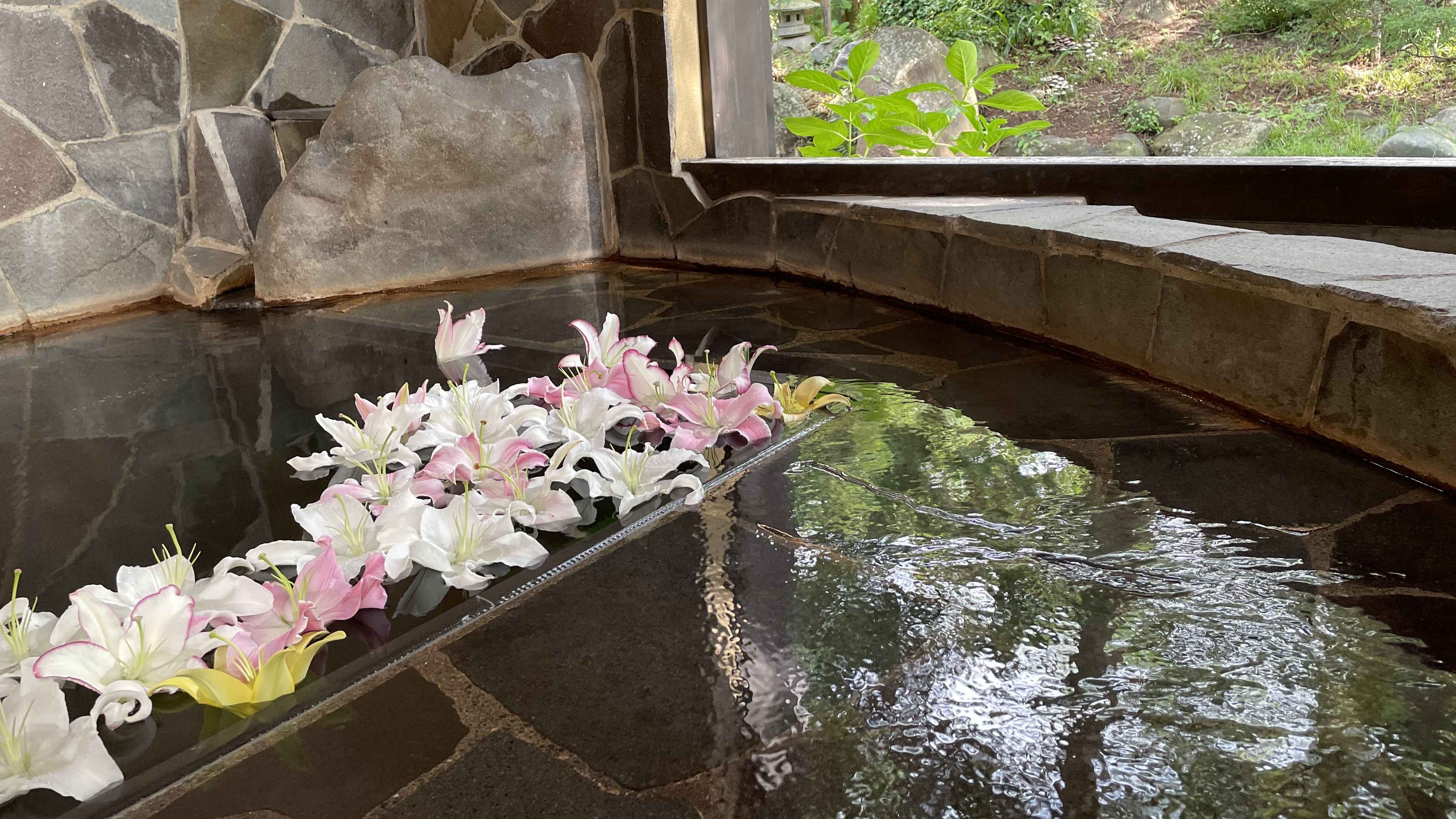◆ユリ露天風呂