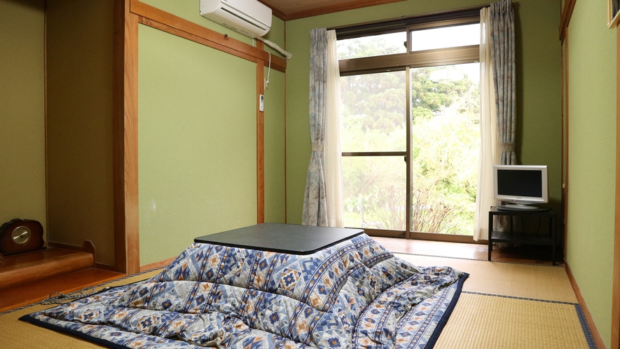 *【客室一例】和室6畳。シンプルな和室客室です。冬はコタツでのんびり暖まってください♪