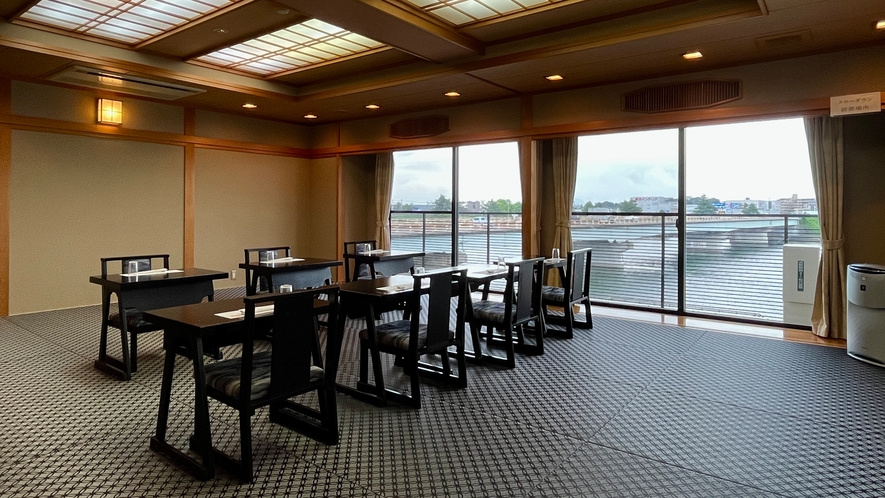 【3F宴会場・食事処】 瀬田川の見える絶好のロケーションでお食事をお楽しみください。