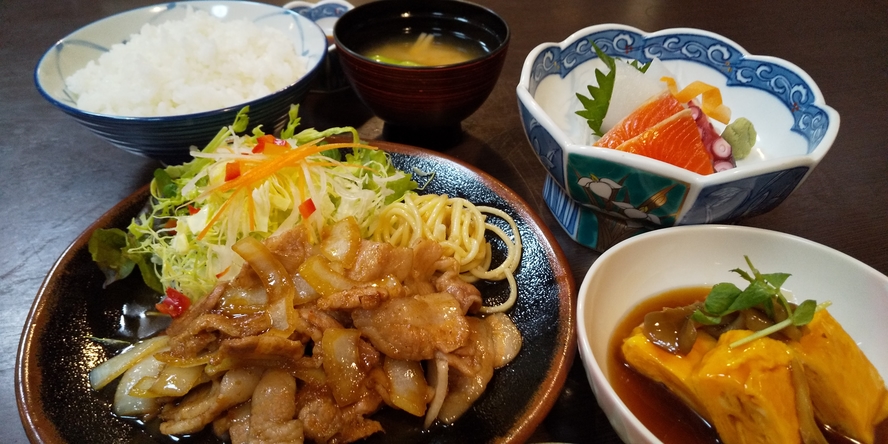 ご宿泊ビジネスプラン8500円のご夕食のお料理一例です