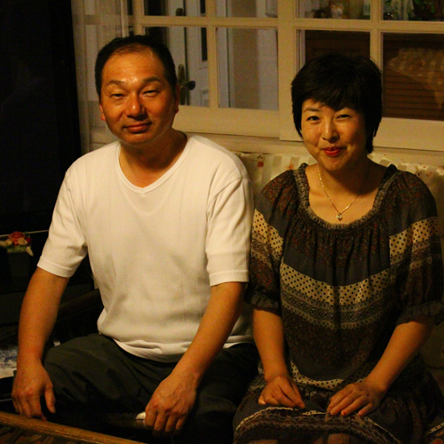 夫婦2人で営業しております。
お話も好きですので、気軽にお声かけてください。
軽井沢お薦めのレストランや観光場所もお伝えできると思います。