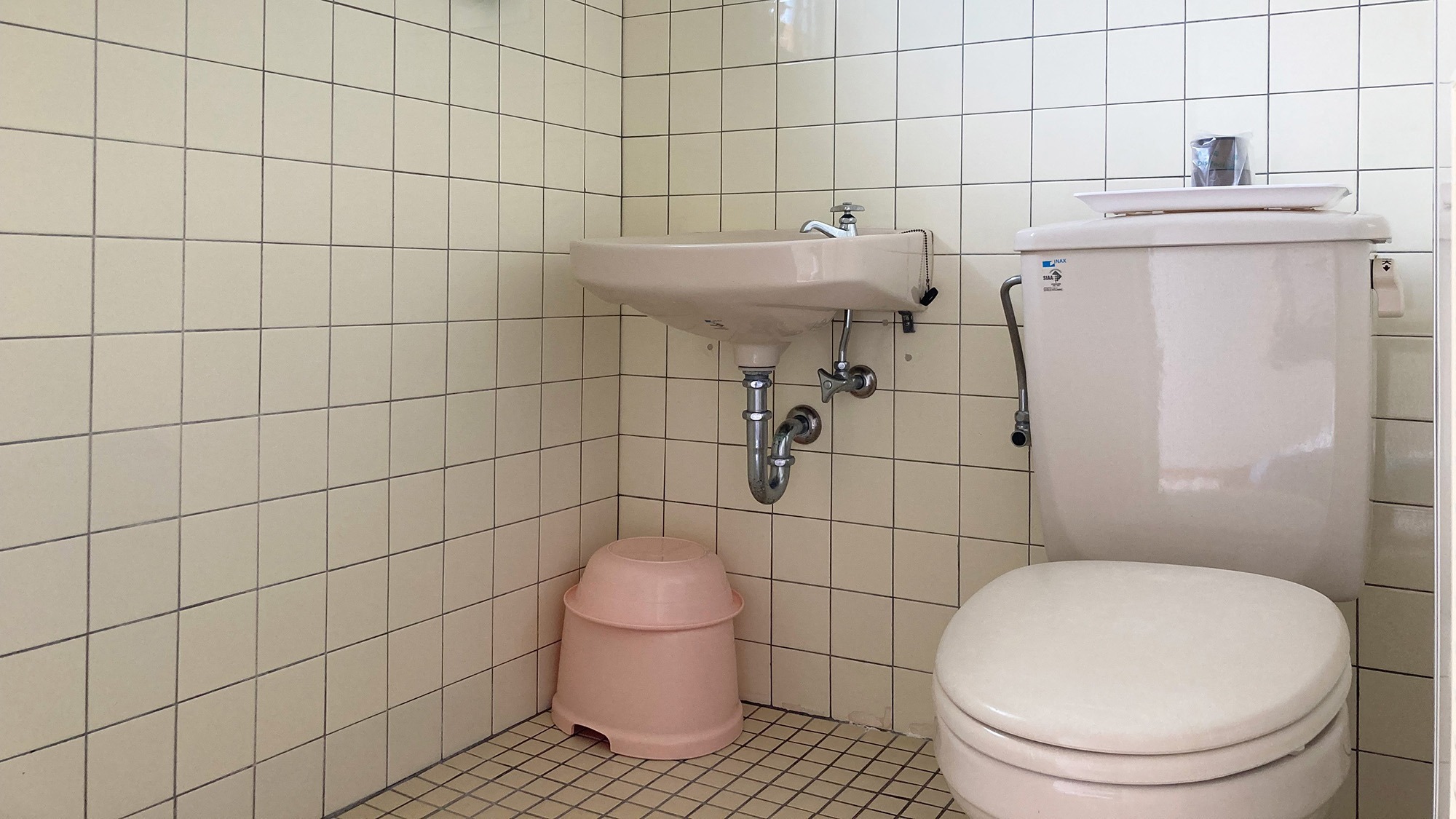 ・＜トイレ一例＞洋室と和室6畳のお部屋はお手洗い付きです