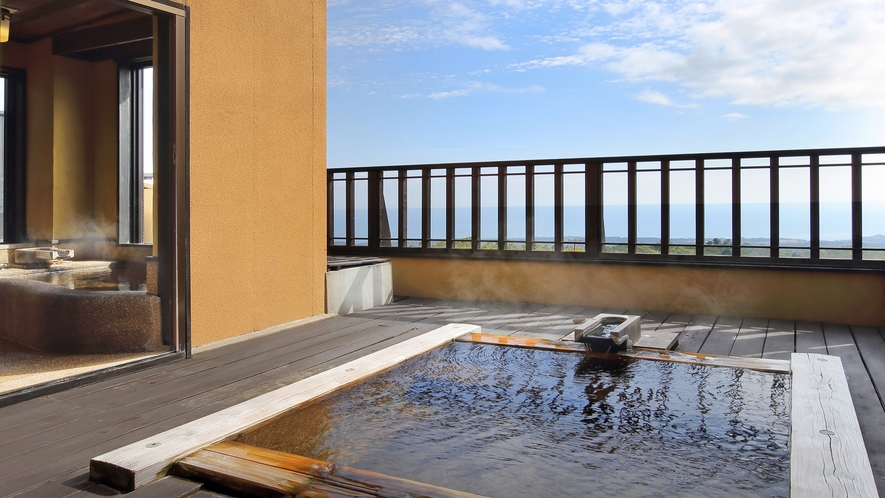 【雪type】内風呂と露天風呂。相模湾に浮かぶ伊豆七島を眺めながら湯浴みを愉しむ