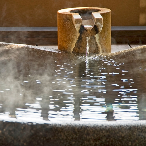 伊豆高原温泉をたっぷりの湯量でご用意いたしました。