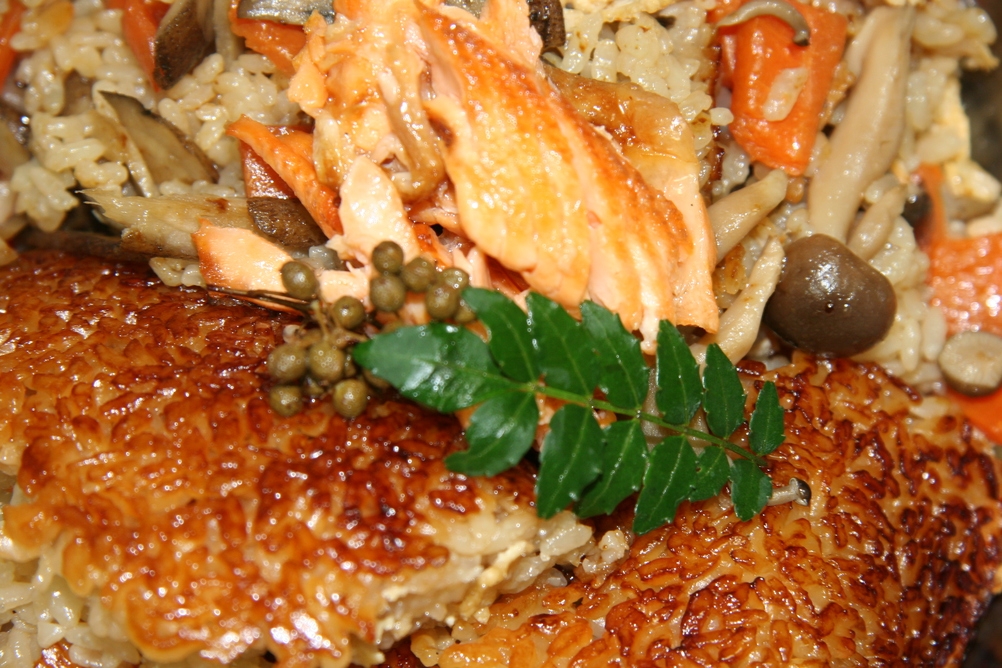 鍋物：豚陶板焼き 富士の介、キングサーモンの血を引く世界初の山梨県ブランド高級魚。一組限定貸切風呂