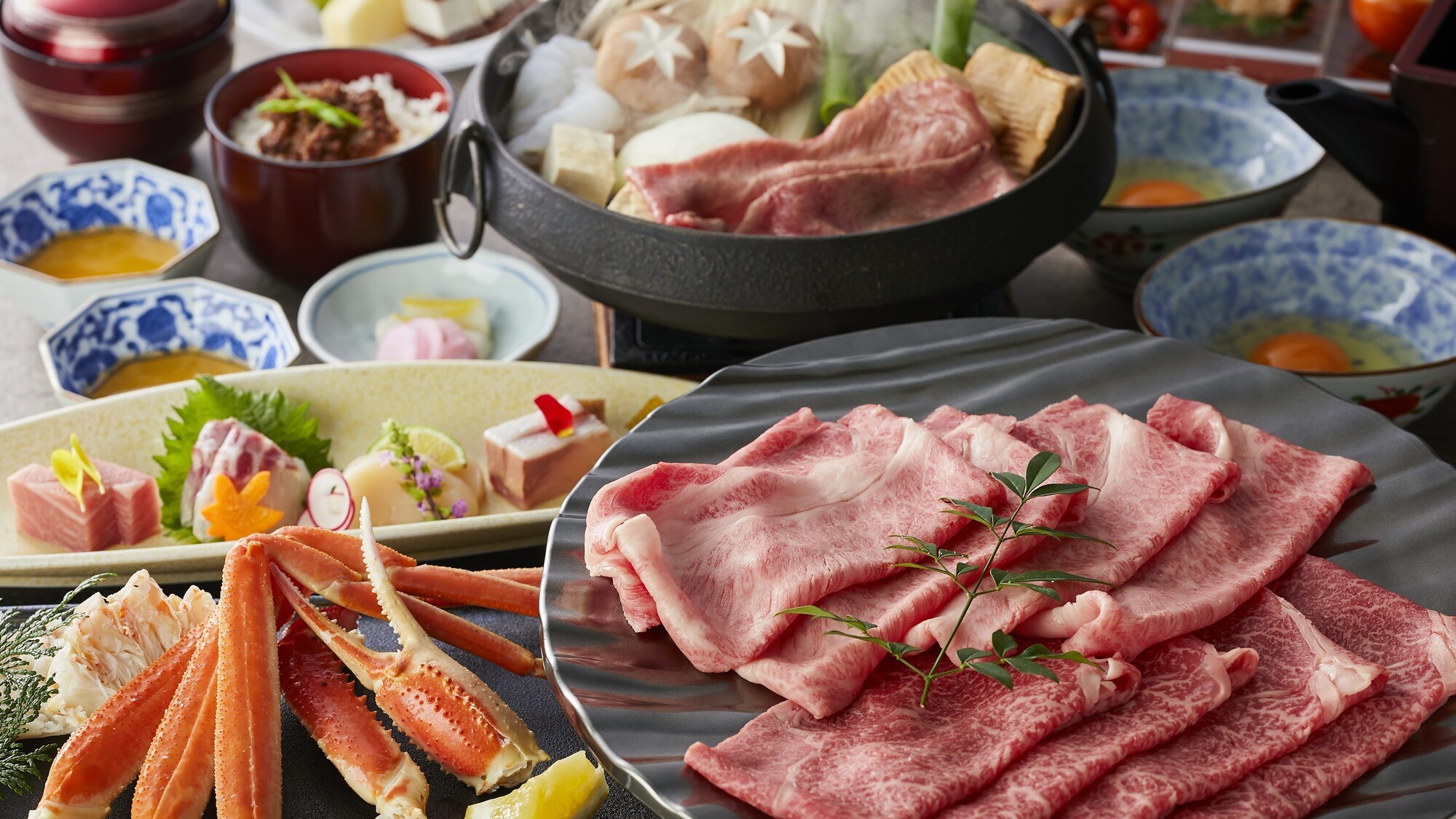 ＜早期割28＞【特別会席】本ずわい蟹（半身）とA5ランク霜降り近江牛のすき焼き