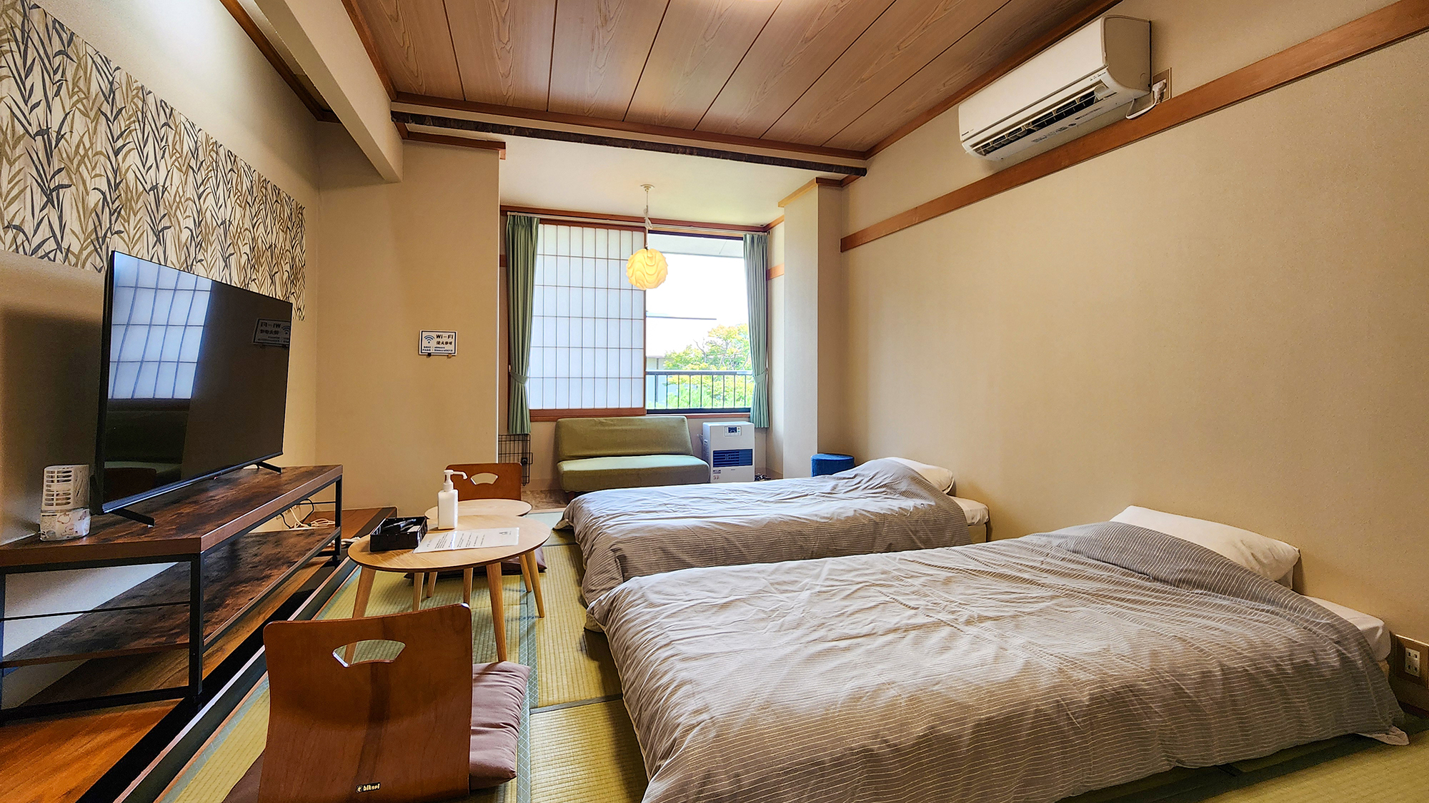#【コンパクトモダン】ベッドの段差も低いのでワンちゃんにも安心の客室です。