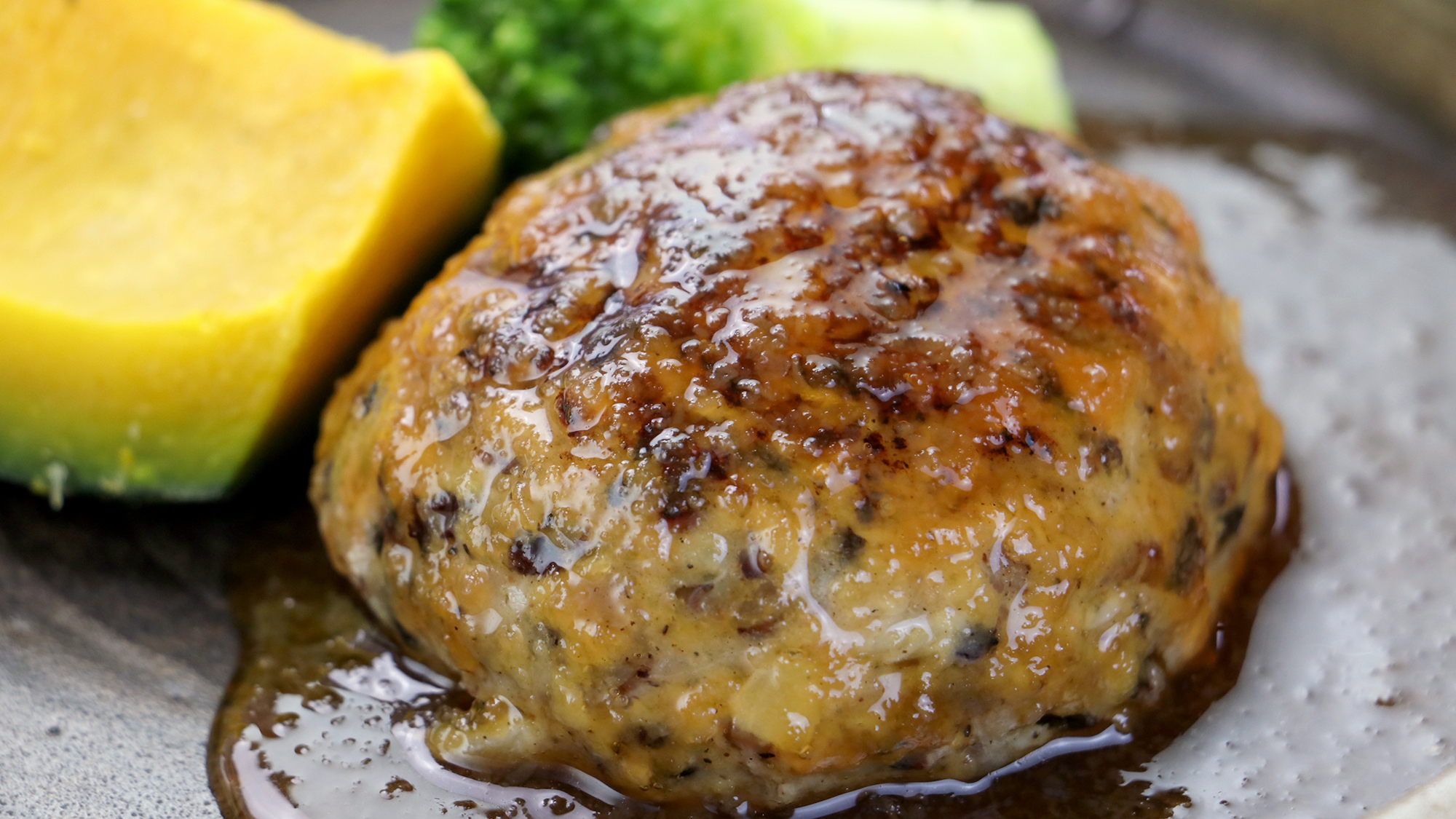 #【朝食】朝から嬉しい！米沢牛のハンバーグは美味★