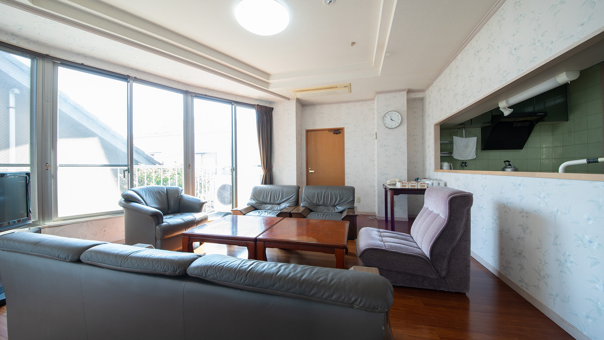 【キッチン付き】コンドミニアム５ＬＤＫ・リビング