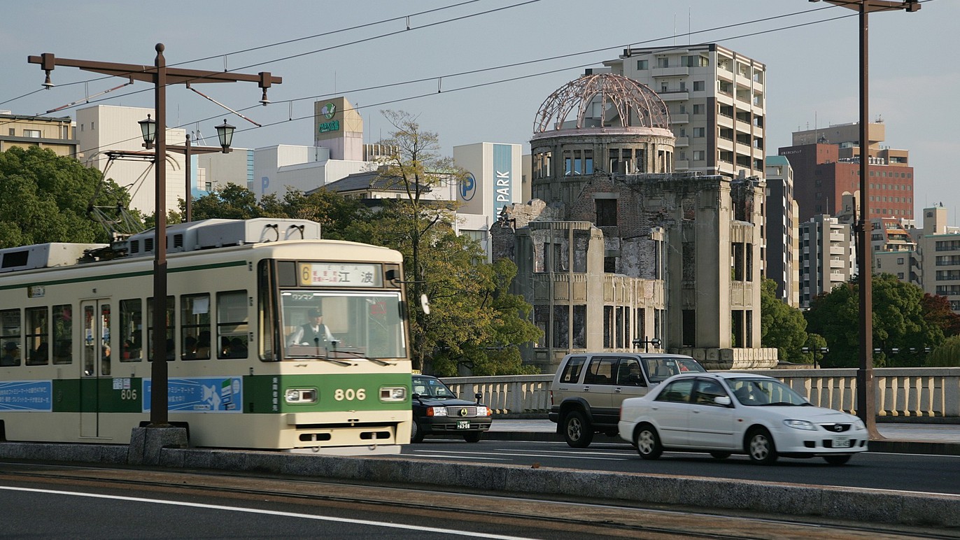 ◇路面電車：ホテル最寄り電停『胡町』まで徒歩7分。