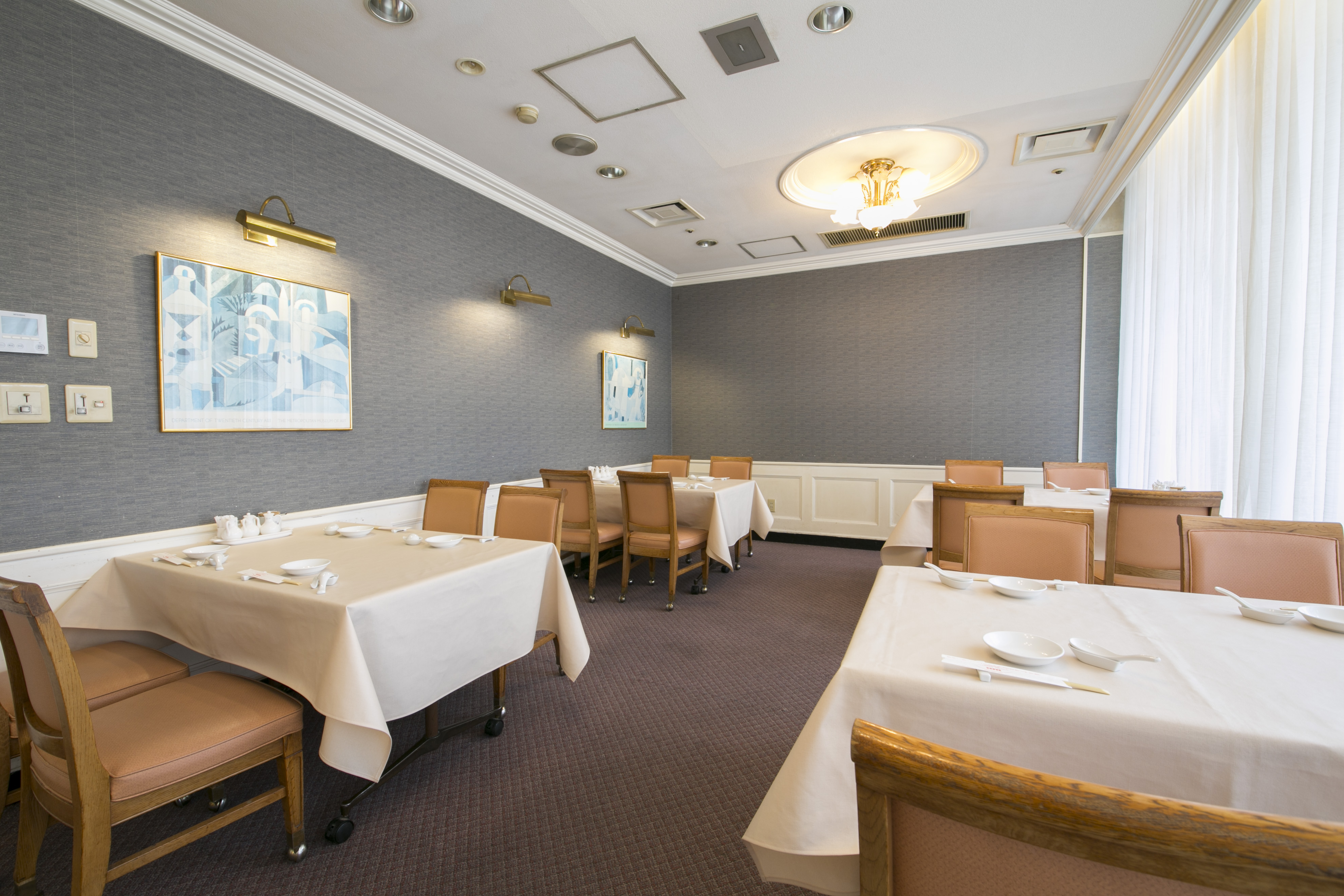 1F チャイナテーブル