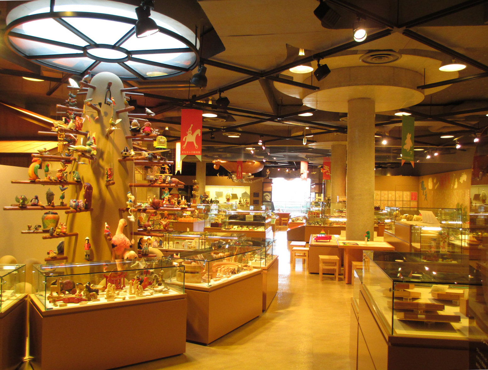 鳥取市の中心地にあるわらべ館は体験型展示が多く、三世代が一緒に楽しむことができます。写真提供：鳥取県