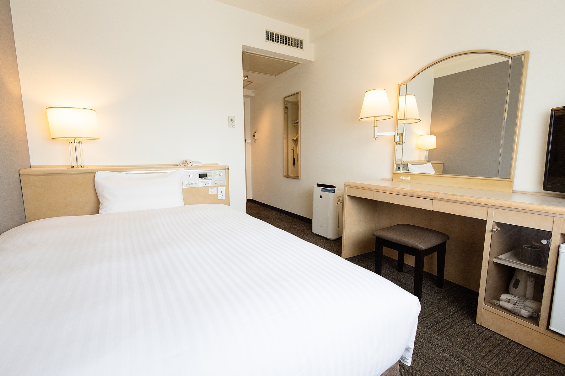 シングルルーム≪ベッドはゆったりダブルベッド140cm幅≫