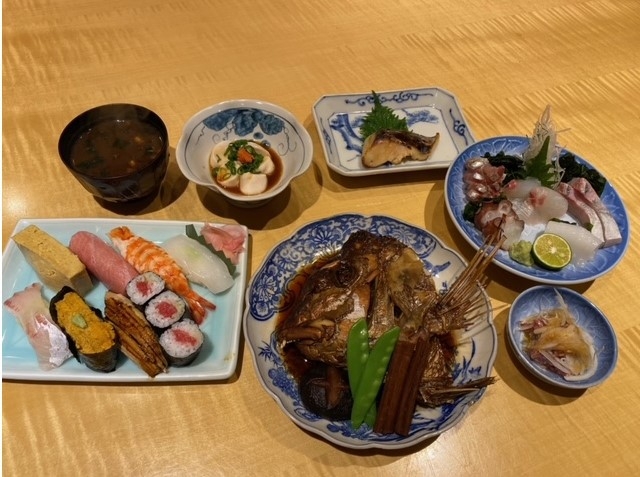 近隣の人気店「柳鮨」で本格江戸前寿司と新鮮な魚介を堪能出来る夕食付期間限定プラン