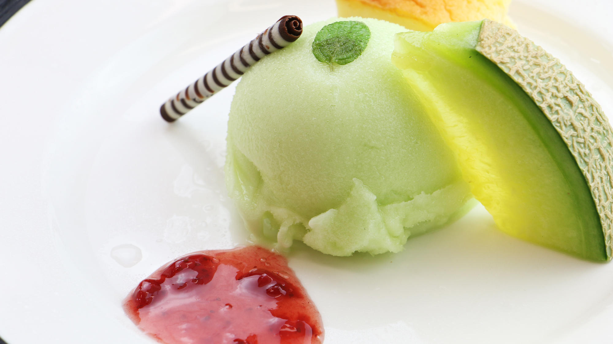 #デザート-夏　ケーキ、季節のフルーツ、アイスクリーム等、デザートもかわいくお楽しみいただけます♪