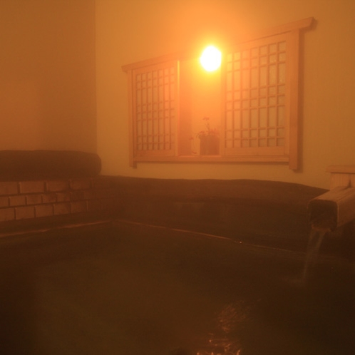 【五岳の湯】天然湧水を贅沢に使用した貸切露天風呂