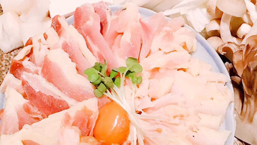 ・【地鶏すき焼き　お料理イメージ】お野菜もお肉もしっかり食べたいお客様に大好評です