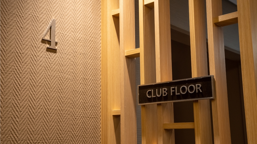 4階クラブフロアの客室には、全室に瀬戸内海が一望できるデッキが付いております