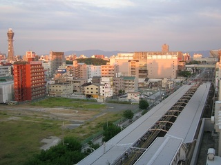 通天閣とＪＲ電車