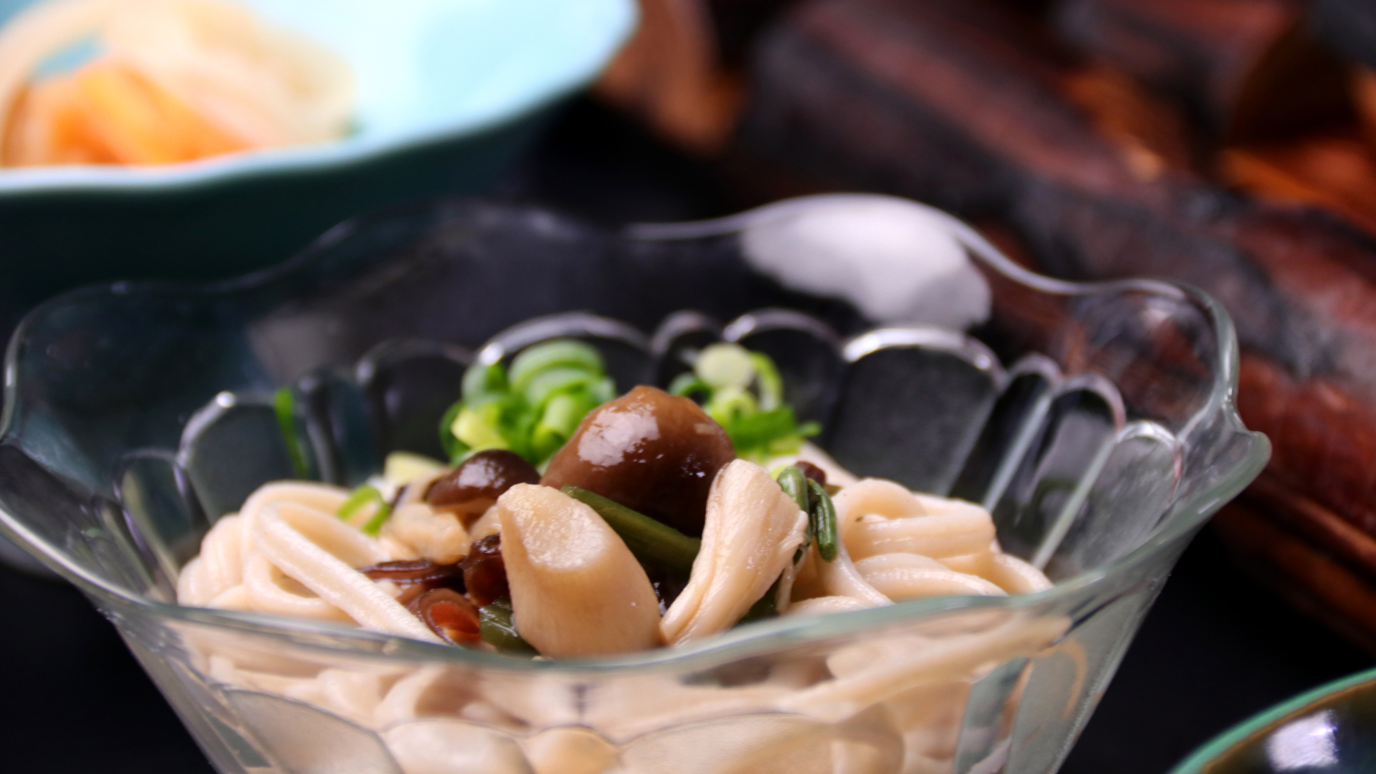 【料理イメージ】もちもちのもち麦麺をどうぞ