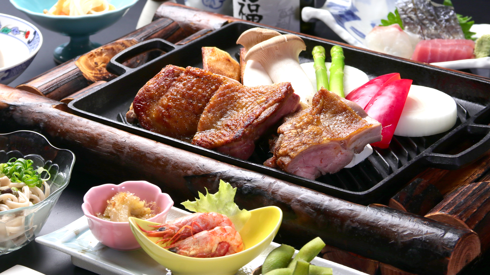 【百日鶏】皮はパリッと中はジューシーに焼き上げます