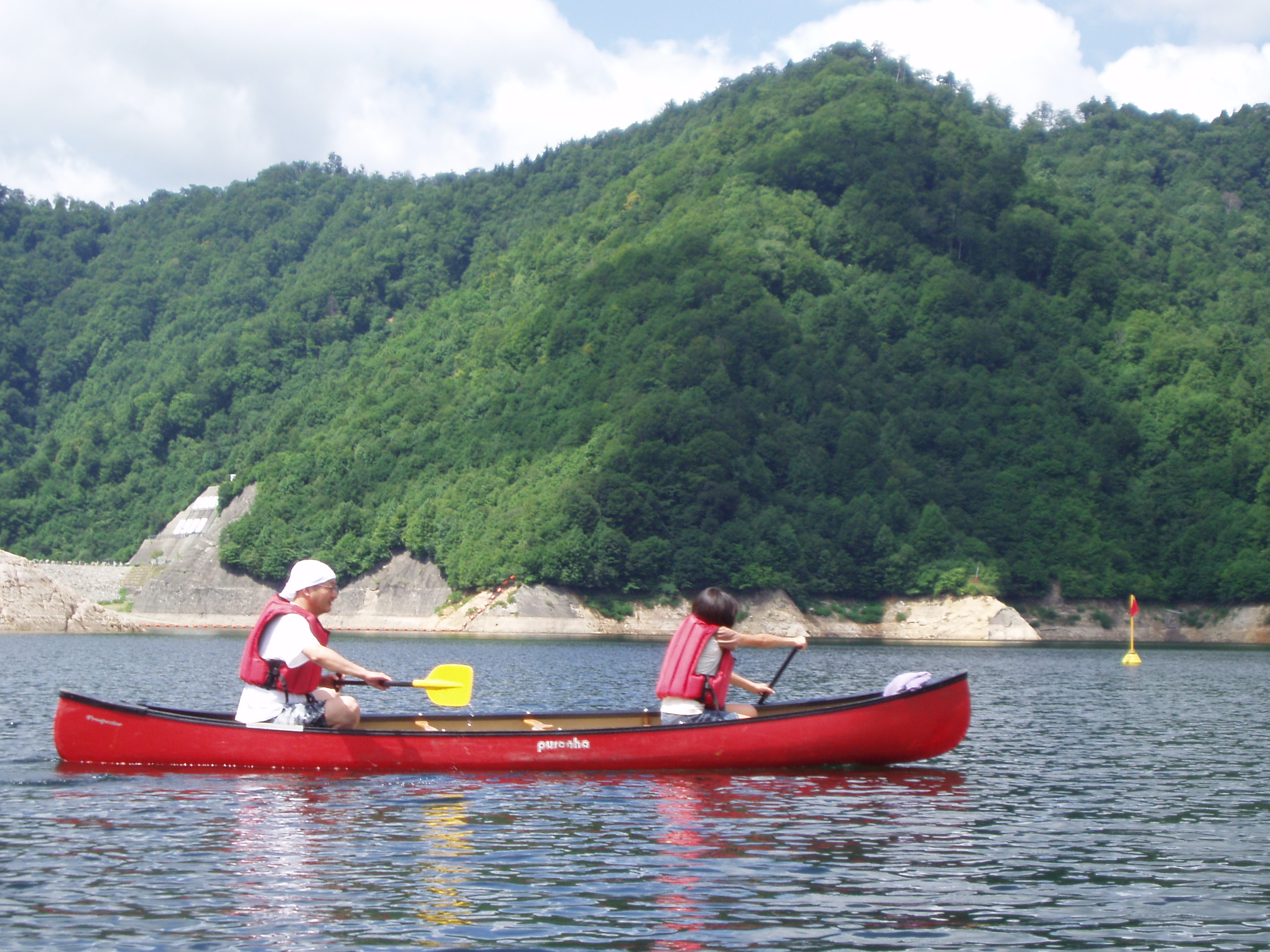 藤原洞源湖でカヌー