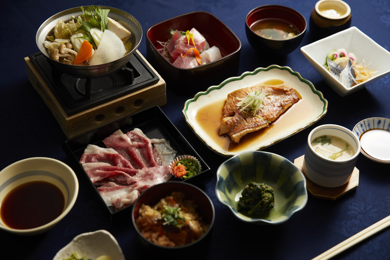【直前割・スタンダード｜1泊2食】充実度満点｜旬を味わう「鴨川会席」＆朝食バイキング付きの豪華2食付