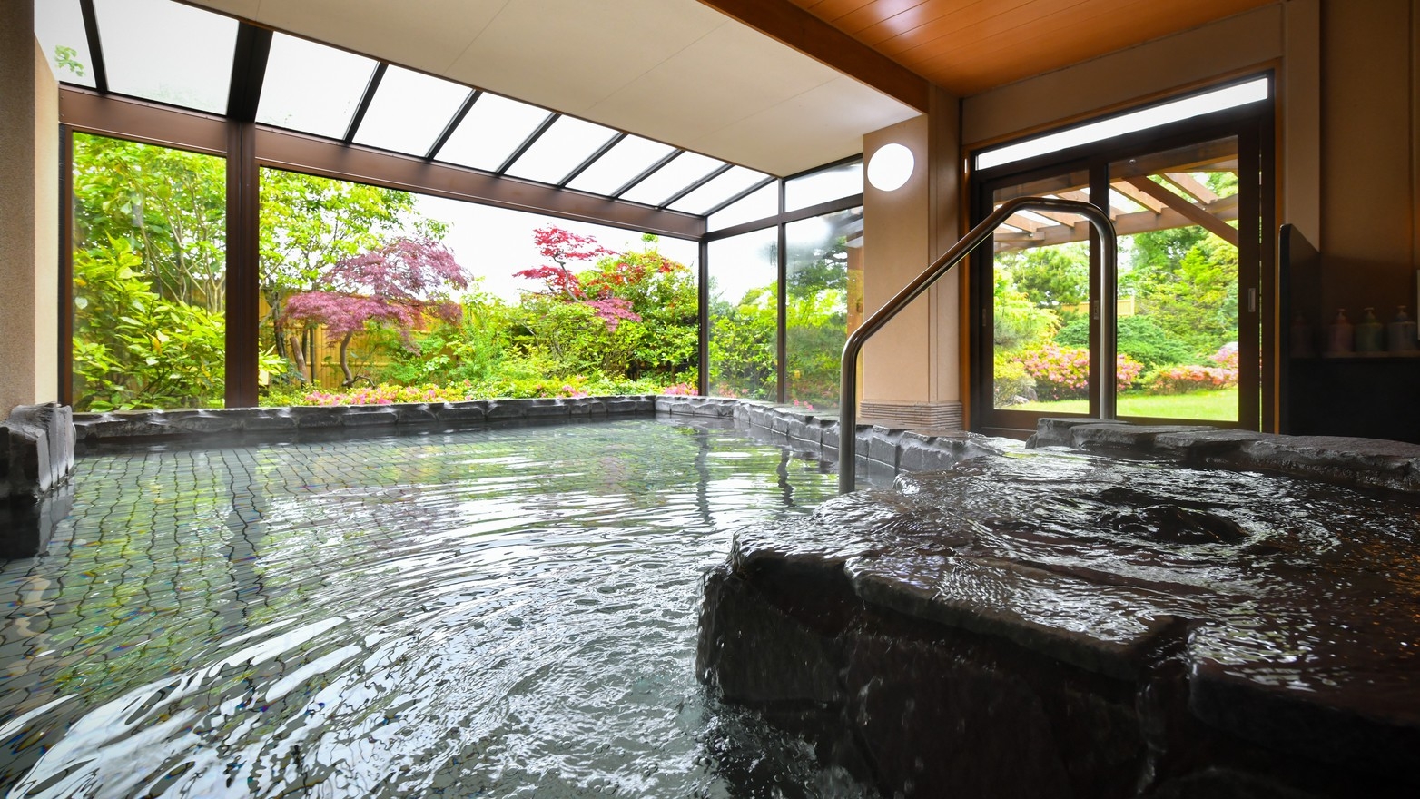 【スタンダート】湖畔で過ごす優雅な時間。温泉×料理×自然を満喫する☆花の宴☆