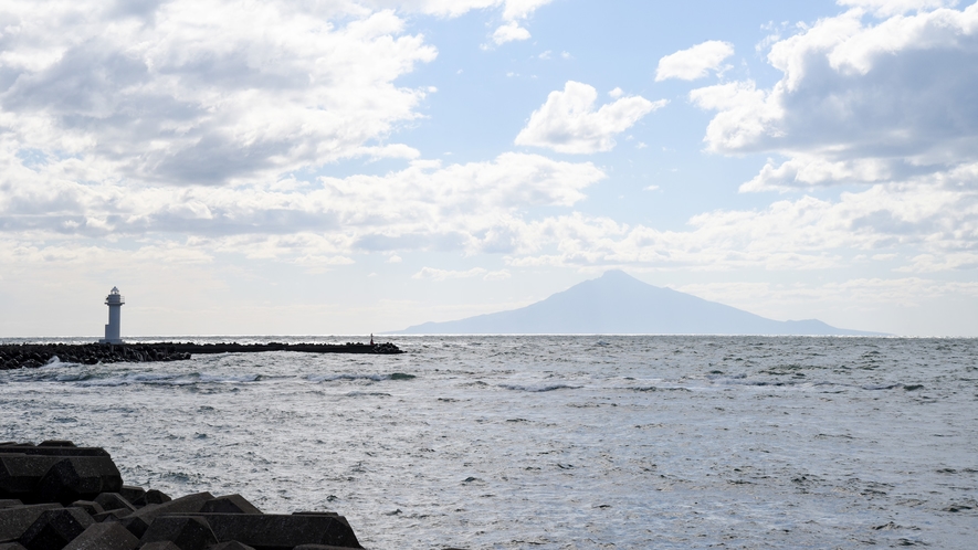 **利尻島／利尻島は稚内や礼文島からフェリーでお越しいただけます。